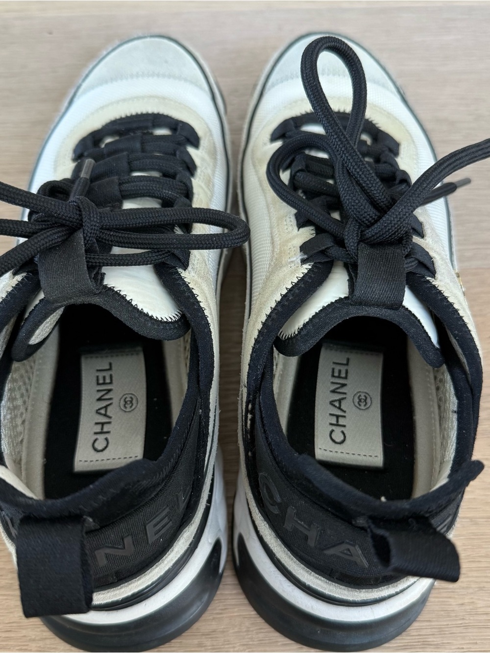 CHANEL Ivory and Black Mesh Sneaker with Interlocking Gold CC Logo - Picture 5 of 6